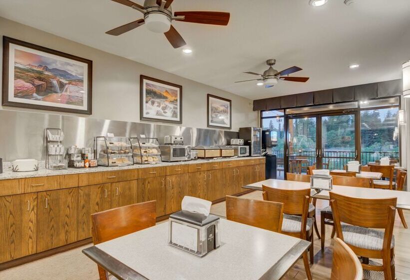 فندق The Pine Lodge On Whitefish River