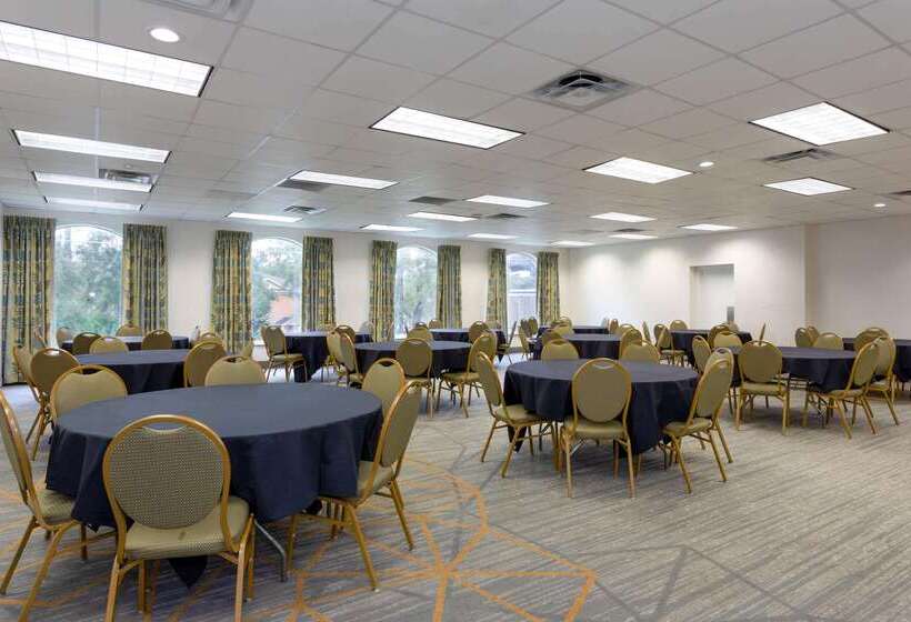 فندق Wyndham Garden Tallahassee Capitol Near Fsu