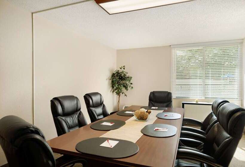 فندق Wyndham Garden Tallahassee Capitol Near Fsu