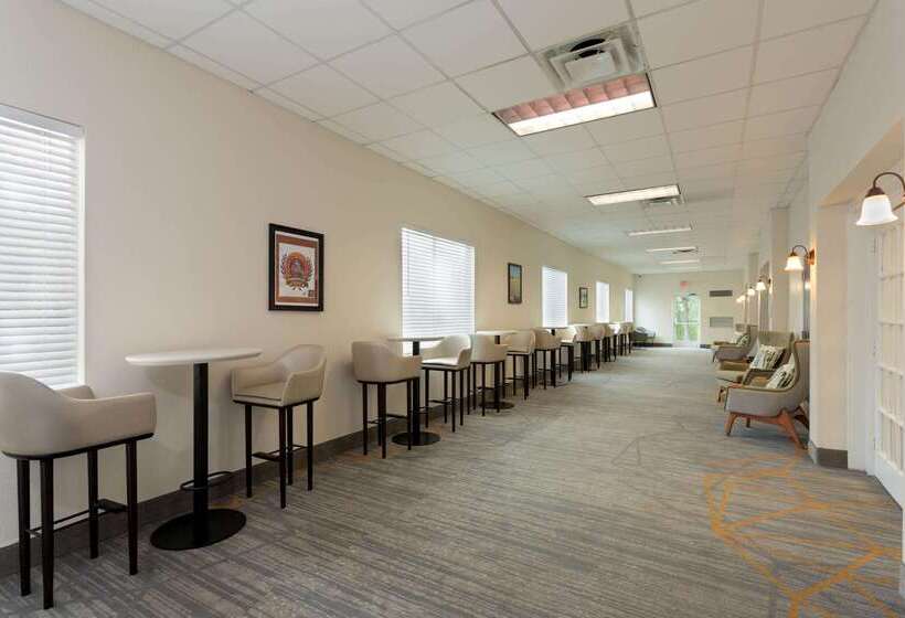 فندق Wyndham Garden Tallahassee Capitol Near Fsu