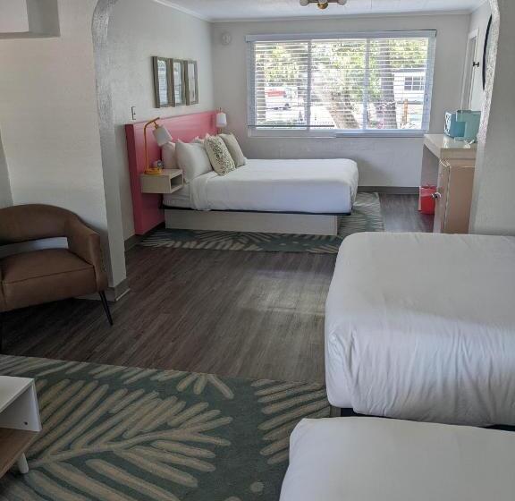 汽车旅馆 Queen's Court Inn