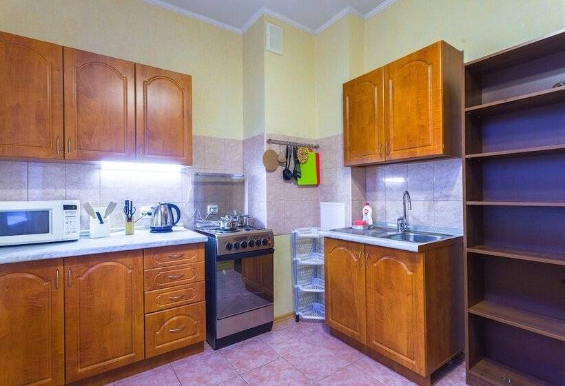 Apartment On Budapeshtskaya 7