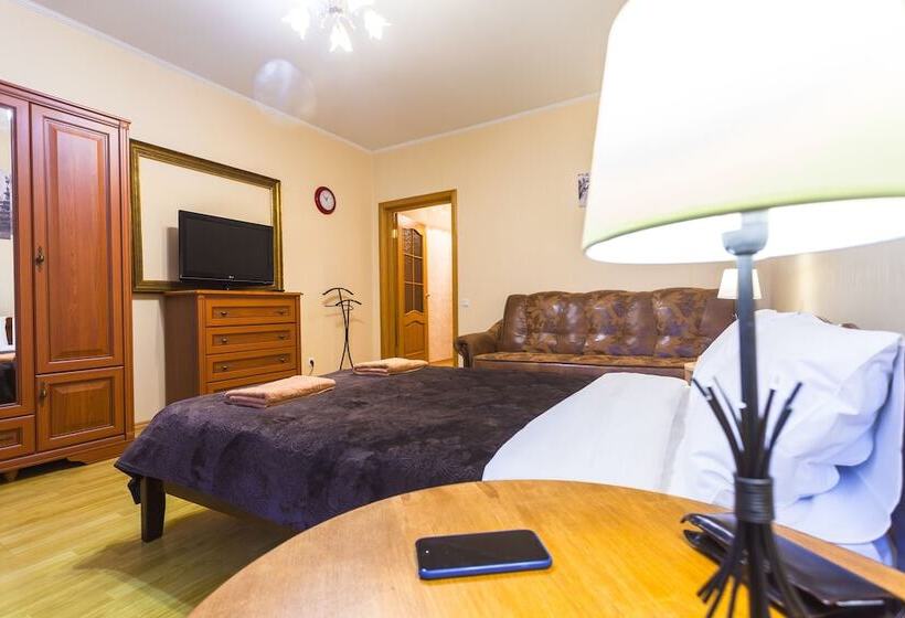 Apartment On Budapeshtskaya 7
