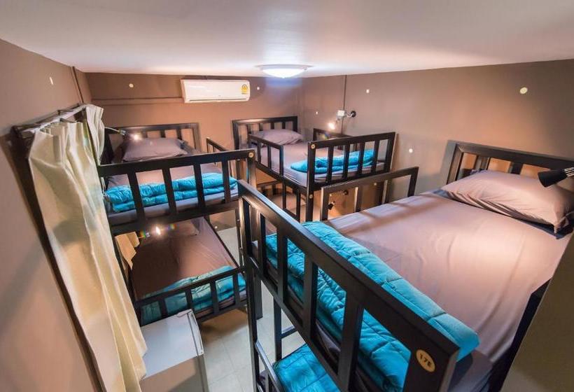 هتل Full Stop. Hostel