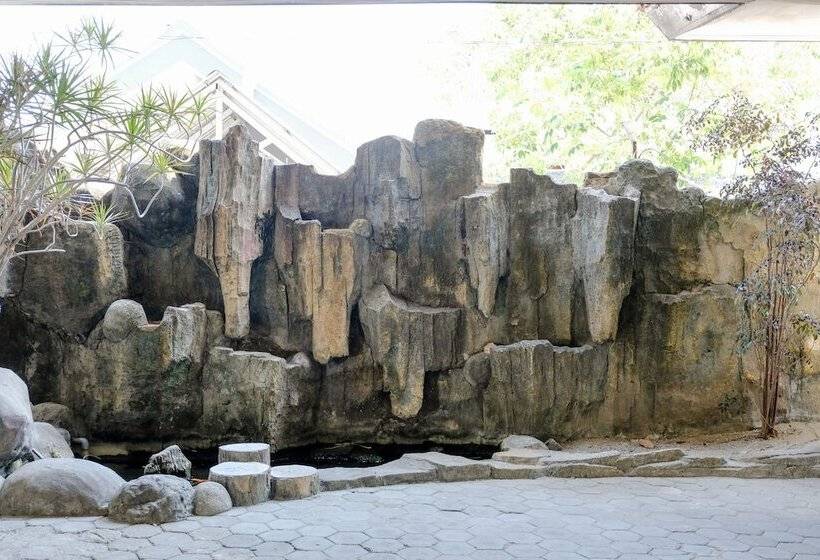 בית מלון כפרי Sarangan Permai By Oyo Rooms