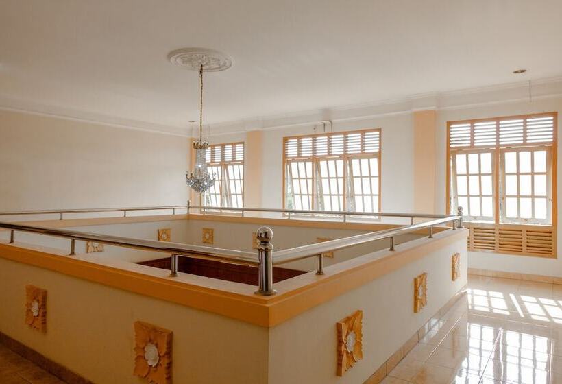 בית מלון כפרי Sarangan Permai By Oyo Rooms