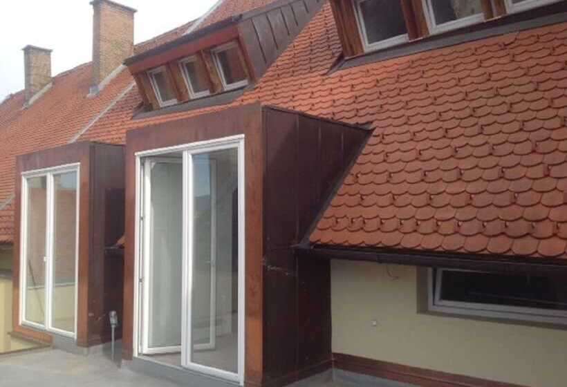 پانسیون City Wall House