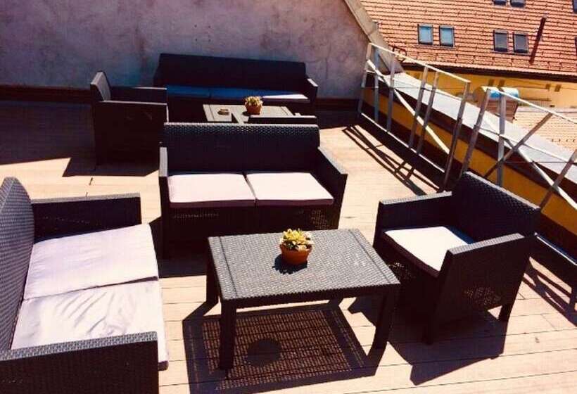 پانسیون City Wall House