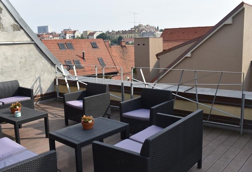 پانسیون City Wall House