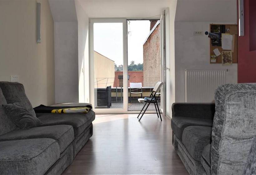 پانسیون City Wall House