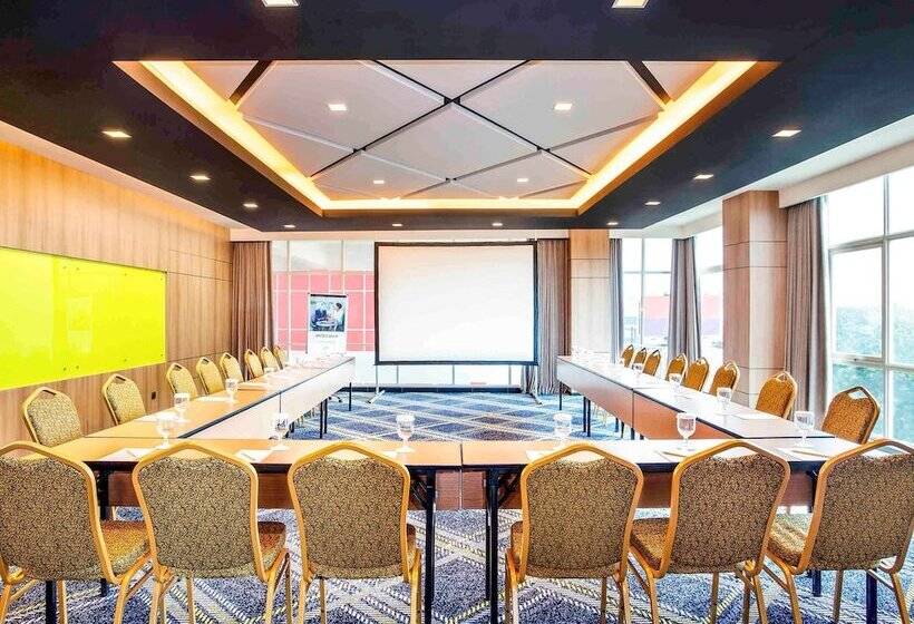 Отель Ibis Styles Bekasi Jatibening