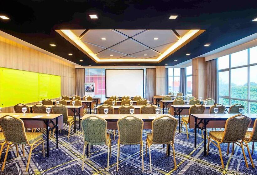 Отель Ibis Styles Bekasi Jatibening