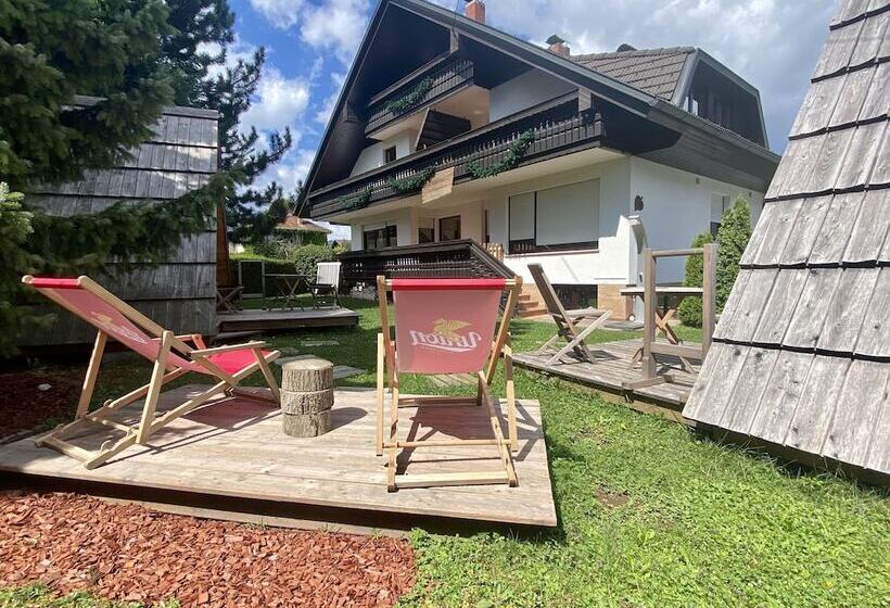 پانسیون Glamping Houses J Max