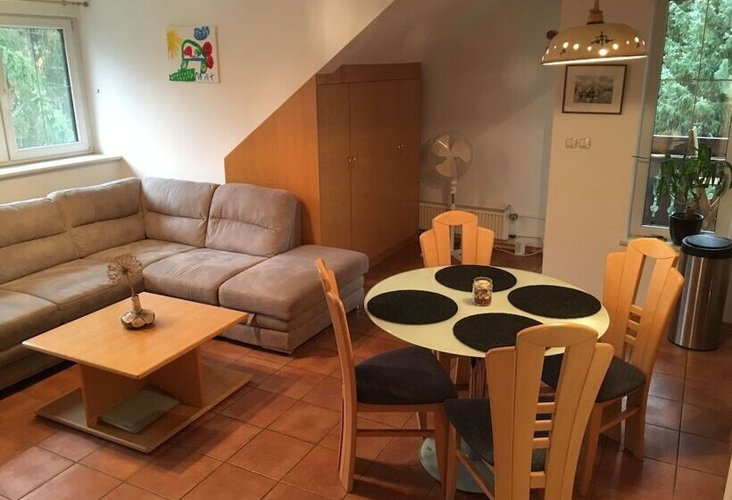 پانسیون Glamping Houses J Max