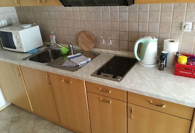 پانسیون Glamping Houses J Max