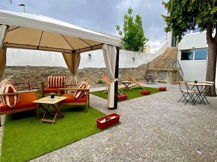 פנסיון O Poboa Guesthouse