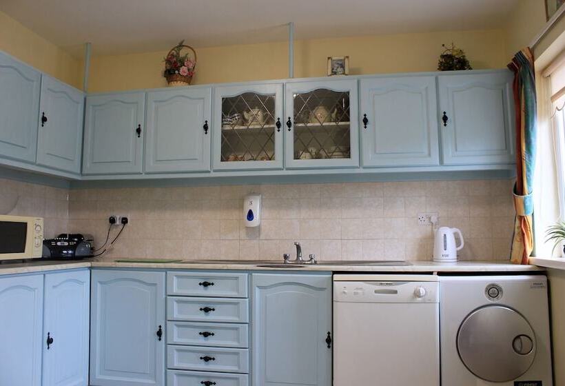 Woodview Cottage