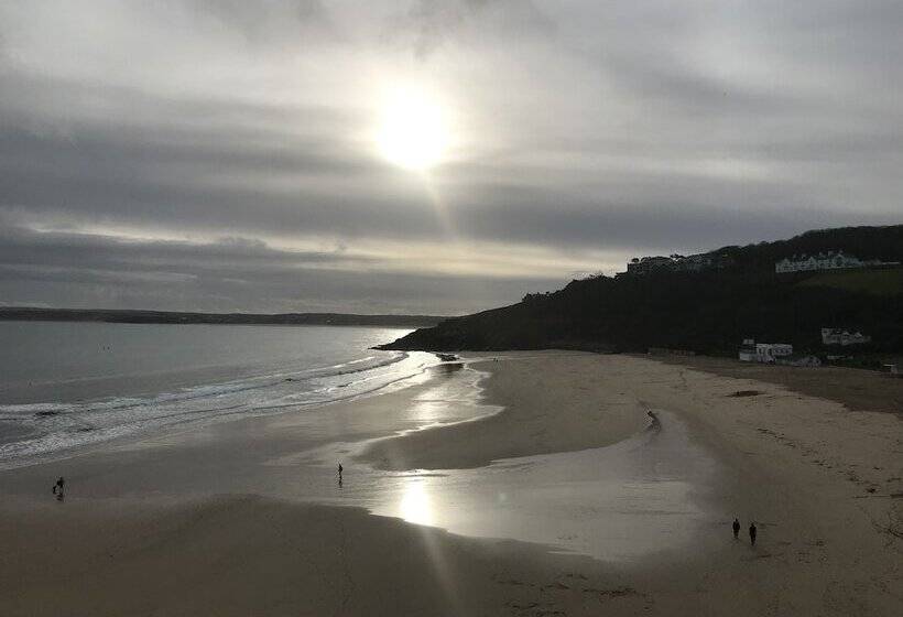 Cliff House Bed And Breakfast