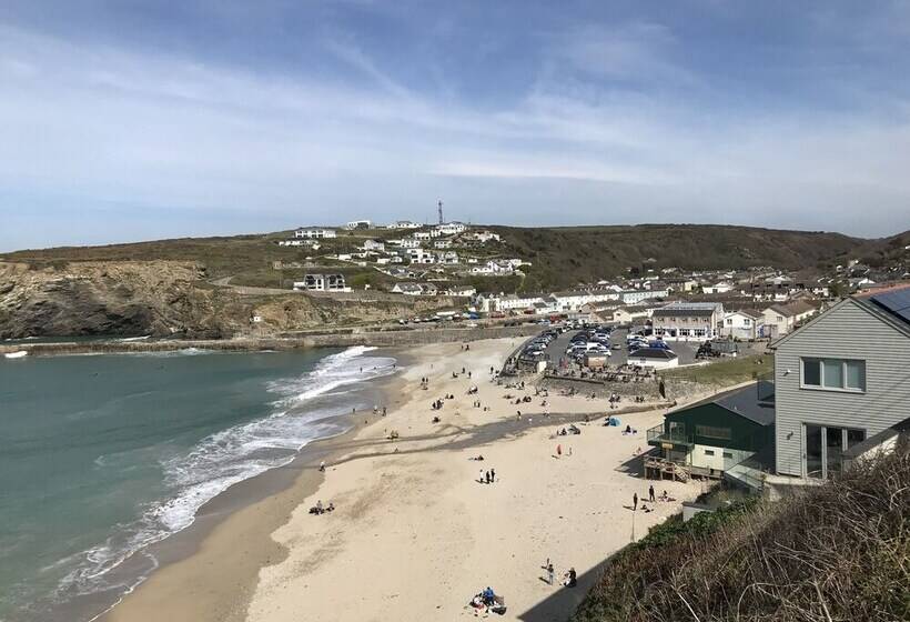 Cliff House Bed And Breakfast