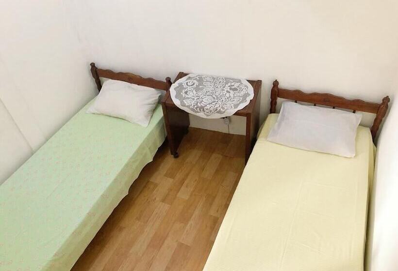 簡易ホテル Salvador Pousada