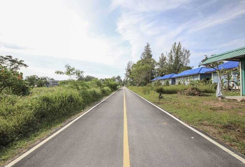 هتل Capital O75345 Praewa Villas Naiyang Phuket