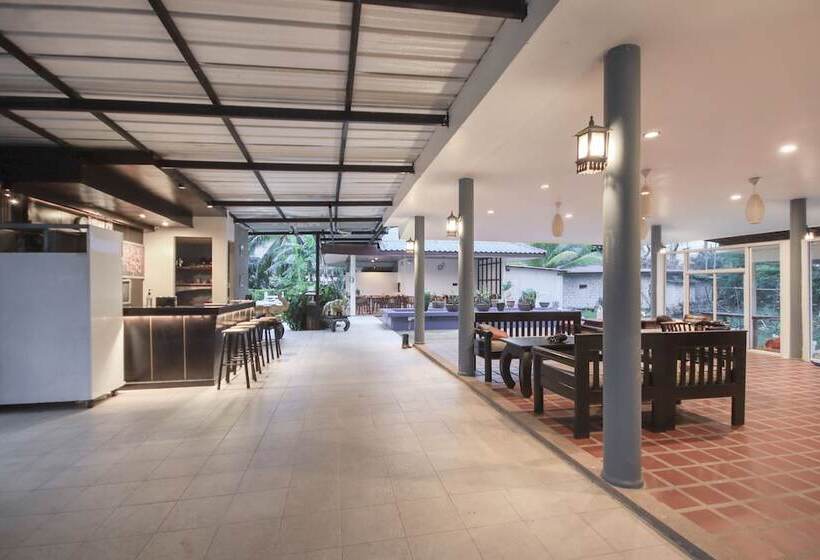 هتل Capital O75345 Praewa Villas Naiyang Phuket