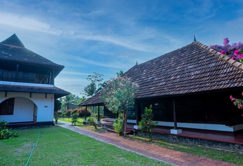 בית מלון כפרי Kumarakom Heritage