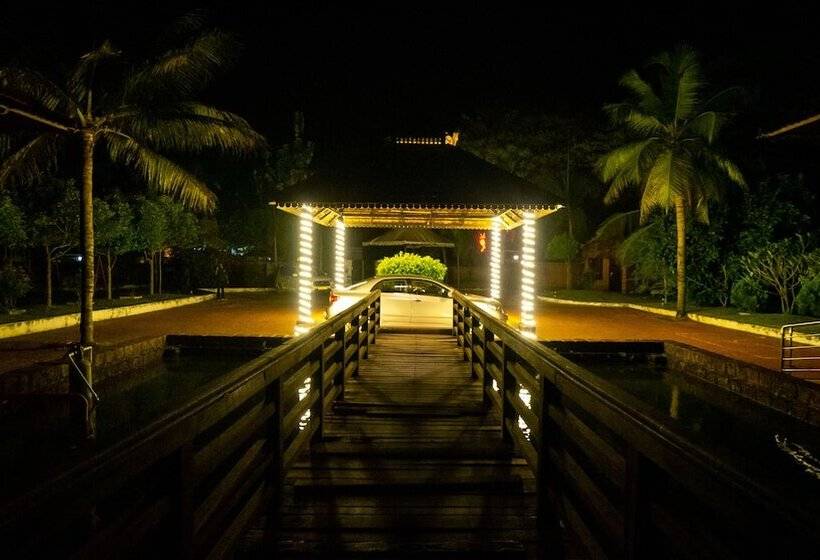 בית מלון כפרי Kumarakom Heritage