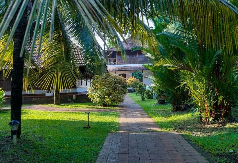 בית מלון כפרי Kumarakom Heritage