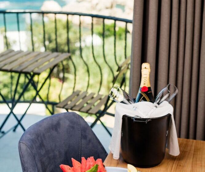 Отель Olivia Palm