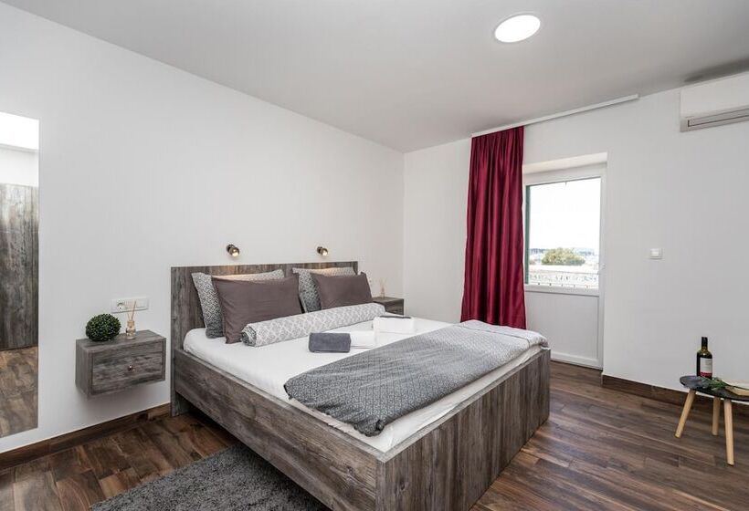 펜션 Apinelo Port Rooms