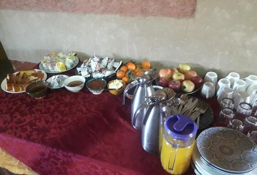 پانسیون Camels House