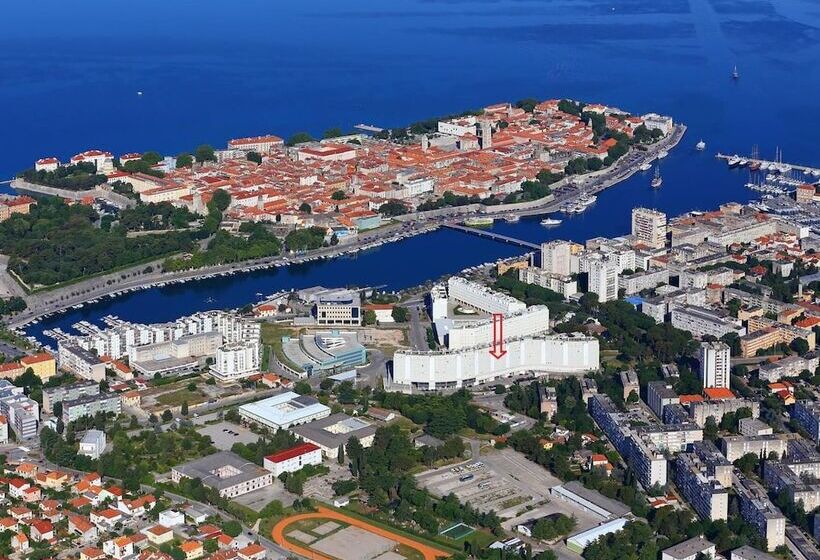 Пансион Gallery Rooms With Parking