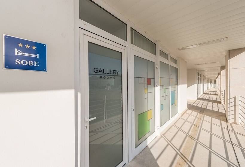 Пансион Gallery Rooms With Parking