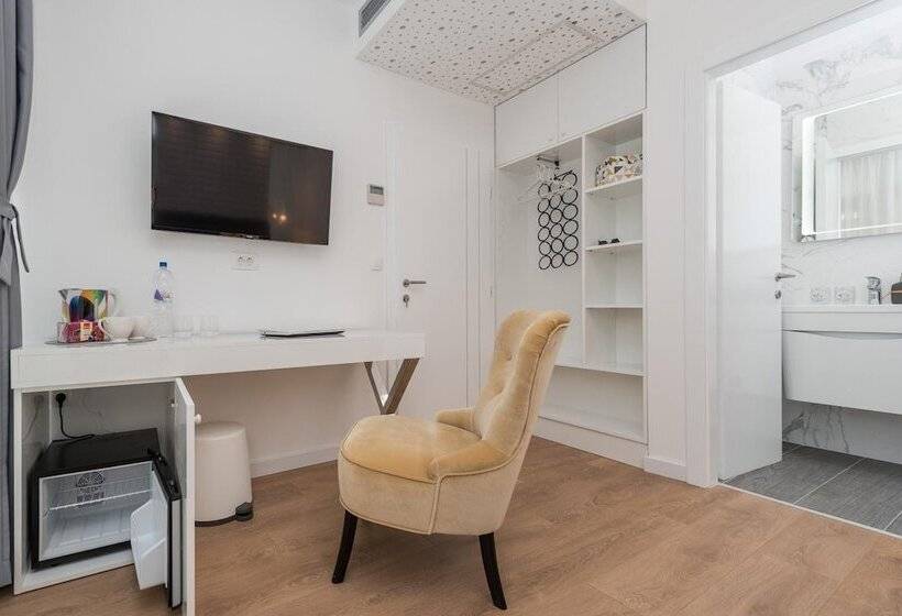 Пансион Gallery Rooms With Parking