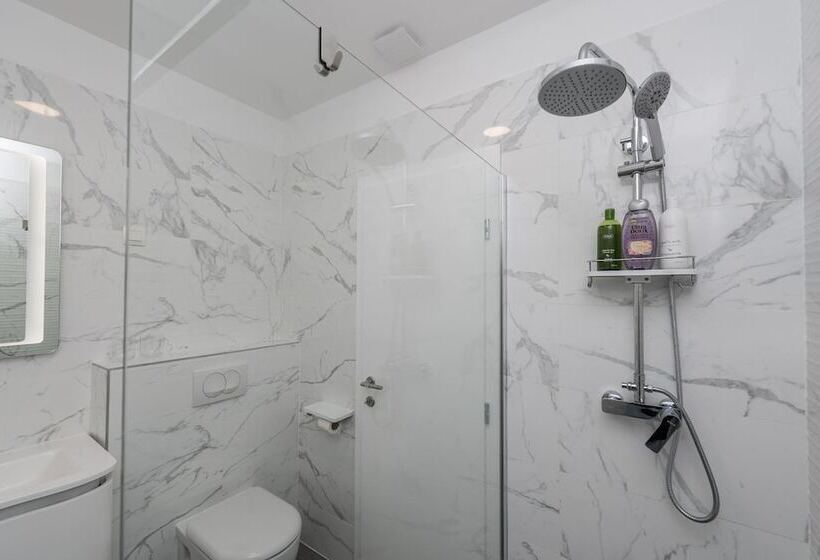 Пансион Gallery Rooms With Parking