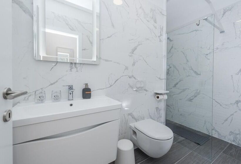 Пансион Gallery Rooms With Parking