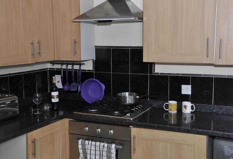 پانسیون Staveley House