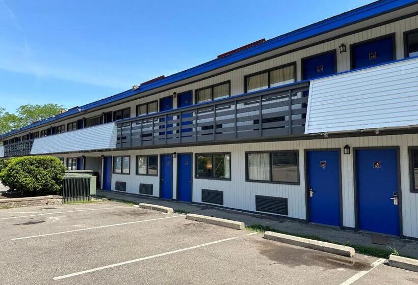 Отель American Inn & Suites Bishop Airport Flint