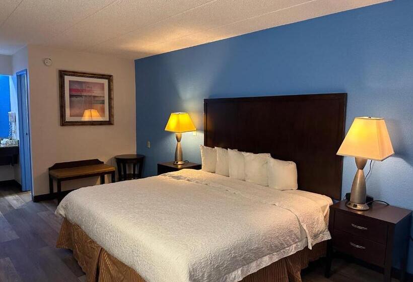 Отель American Inn & Suites Bishop Airport Flint