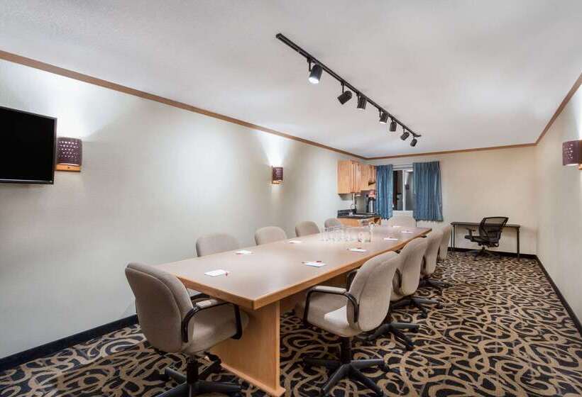 هتل Baymont By Wyndham Bozeman