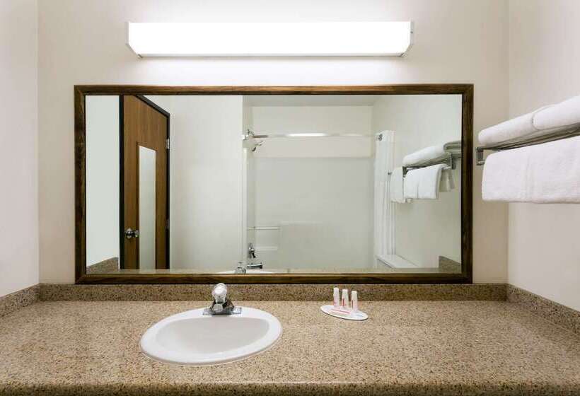 هتل Baymont By Wyndham Bozeman