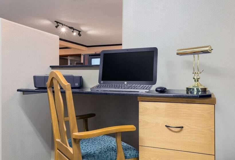 هتل Baymont By Wyndham Bozeman