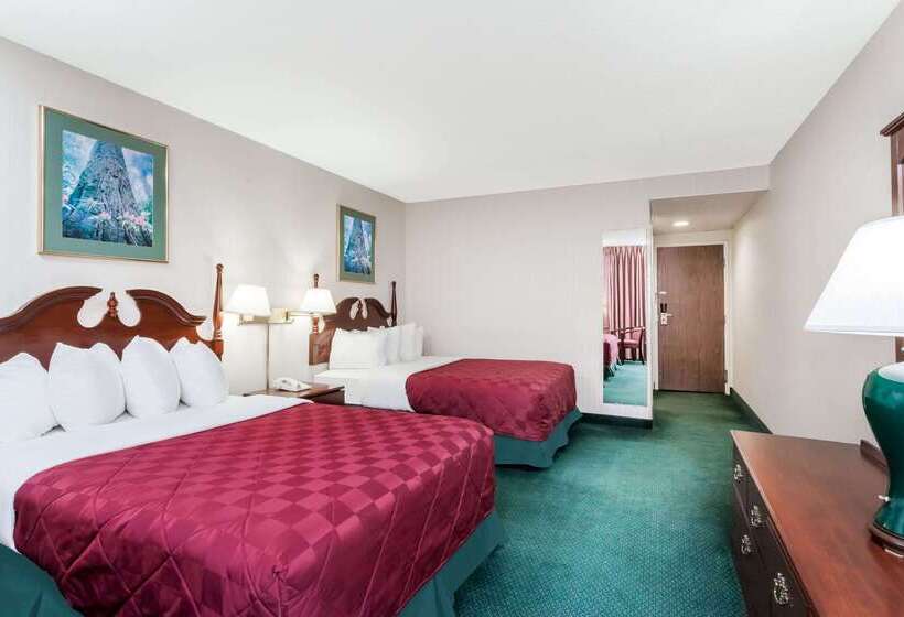 בית מלון כפרי Baymont By Wyndham Queensbury/lake George