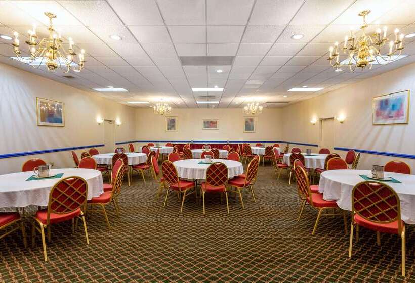 בית מלון כפרי Baymont By Wyndham Queensbury/lake George