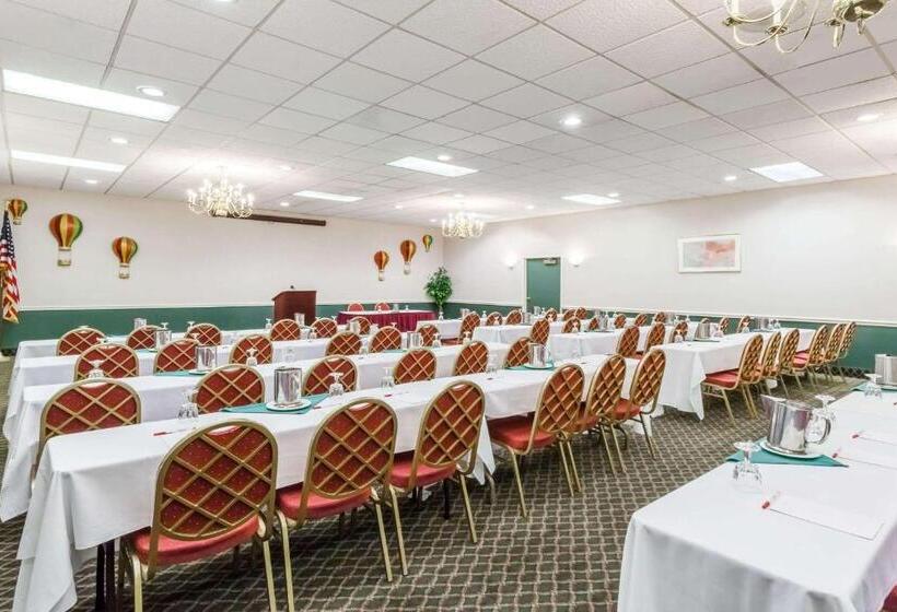 בית מלון כפרי Baymont By Wyndham Queensbury/lake George