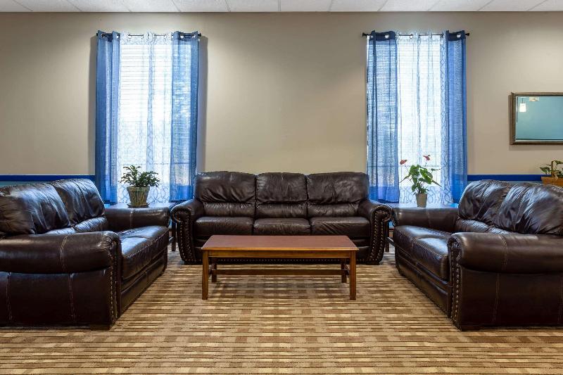 בית מלון כפרי Baymont By Wyndham Queensbury/lake George