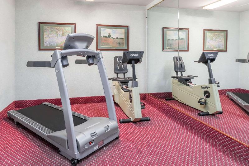 Отель Baymont By Wyndham Queensbury/lake George