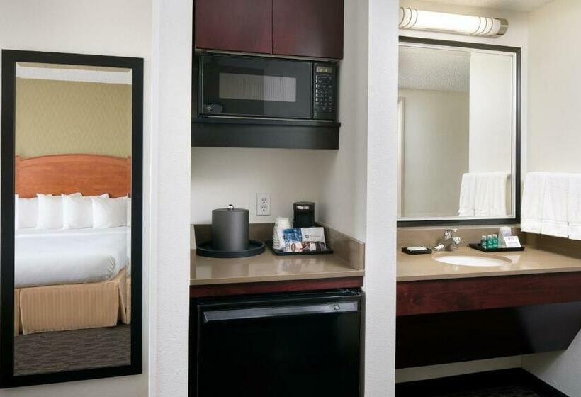 בית מלון כפרי Spark By Hilton Denver International Airport