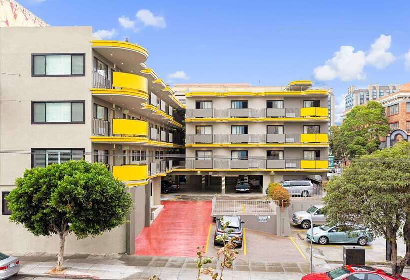 فندق Best Western Red Coach Inn